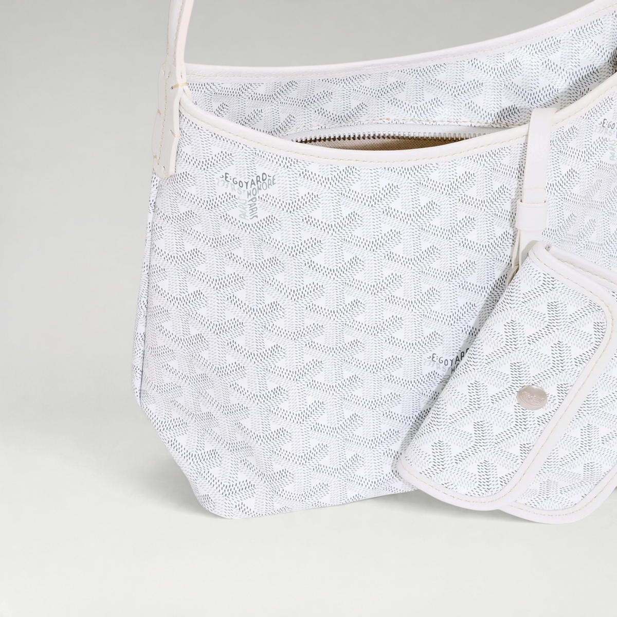 FBYMM witte Hobo Bohème mini tas van Goyardine canvas en kalfsleer met ritssluiting en afneembaar tasje
