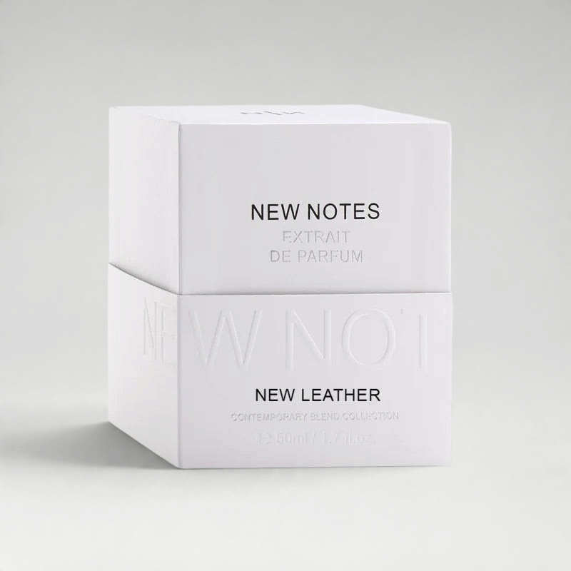 FBYMM New Leather parfum verpakking in een minimalistische witte doos met zwarte typografie