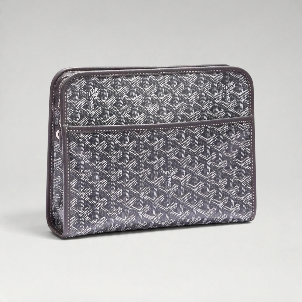 FBYMM Goyard Jouvence MM toiletry tas in grijs met iconisch patroon, gemaakt van waterbestendig rundleer.