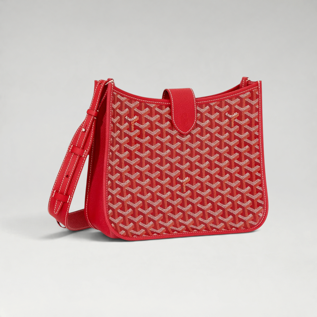 FBYMM rode Musette PM tas van Goyardine canvas en Decize Taurillon leer met verstelbare schouderband en magneetsluiting