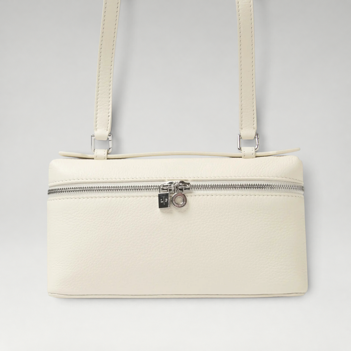 FBYMM L19 Extra Pocket tas in wit kalfsleer met zilverkleurige rits en My Charms details
