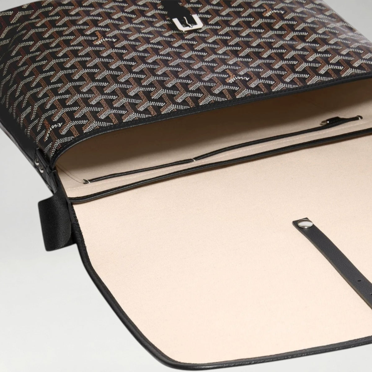 Capetien MM Messenger Bag Black