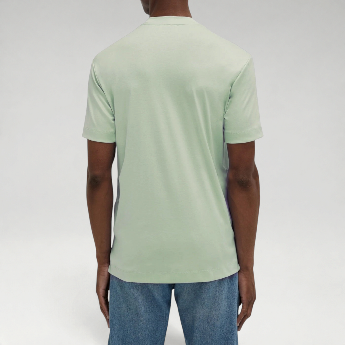 Achterkant van een FBYMM Supima Shine T-shirt in Venice green met een glanzende afwerking en getailleerde pasvorm.