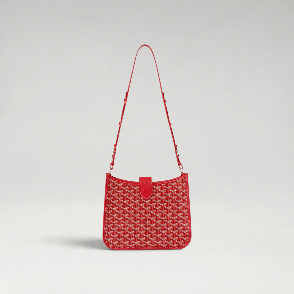 FBYMM rode Musette PM tas van Goyardine canvas en Decize Taurillon leer met verstelbare schouderriem.