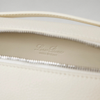 FBYMM L19 Extra Pocket tas in wit kalfsleer met zilverkleurige ritssluiting en Loro Piana logo detail