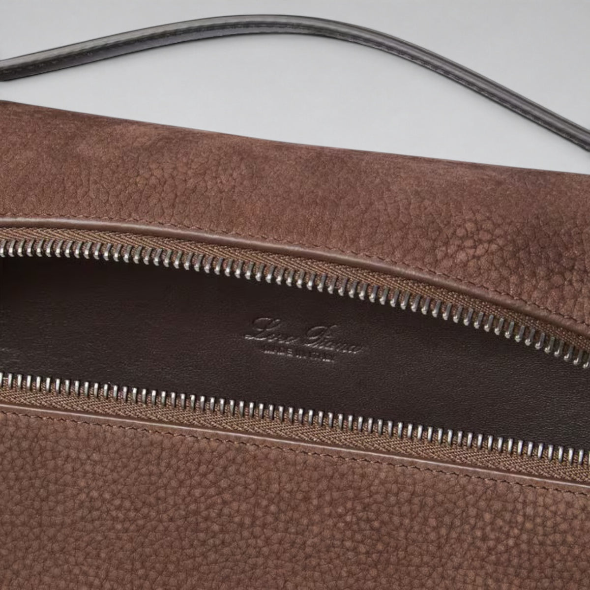 L29 Extra Pouch Men Chocolate