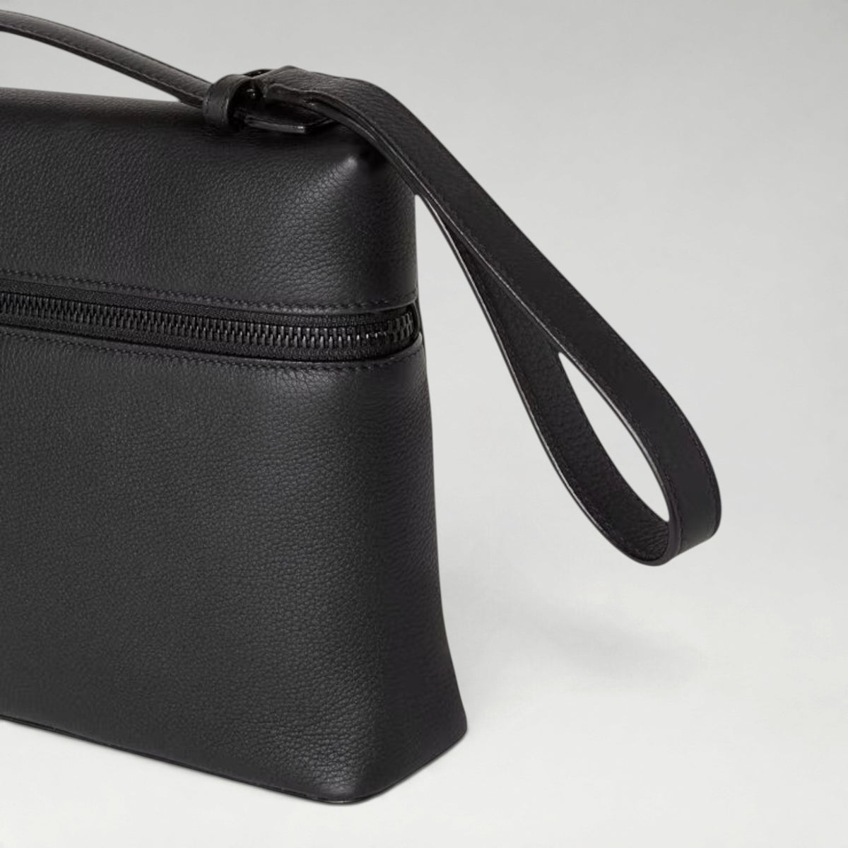 L29 Extra Pouch Men Black