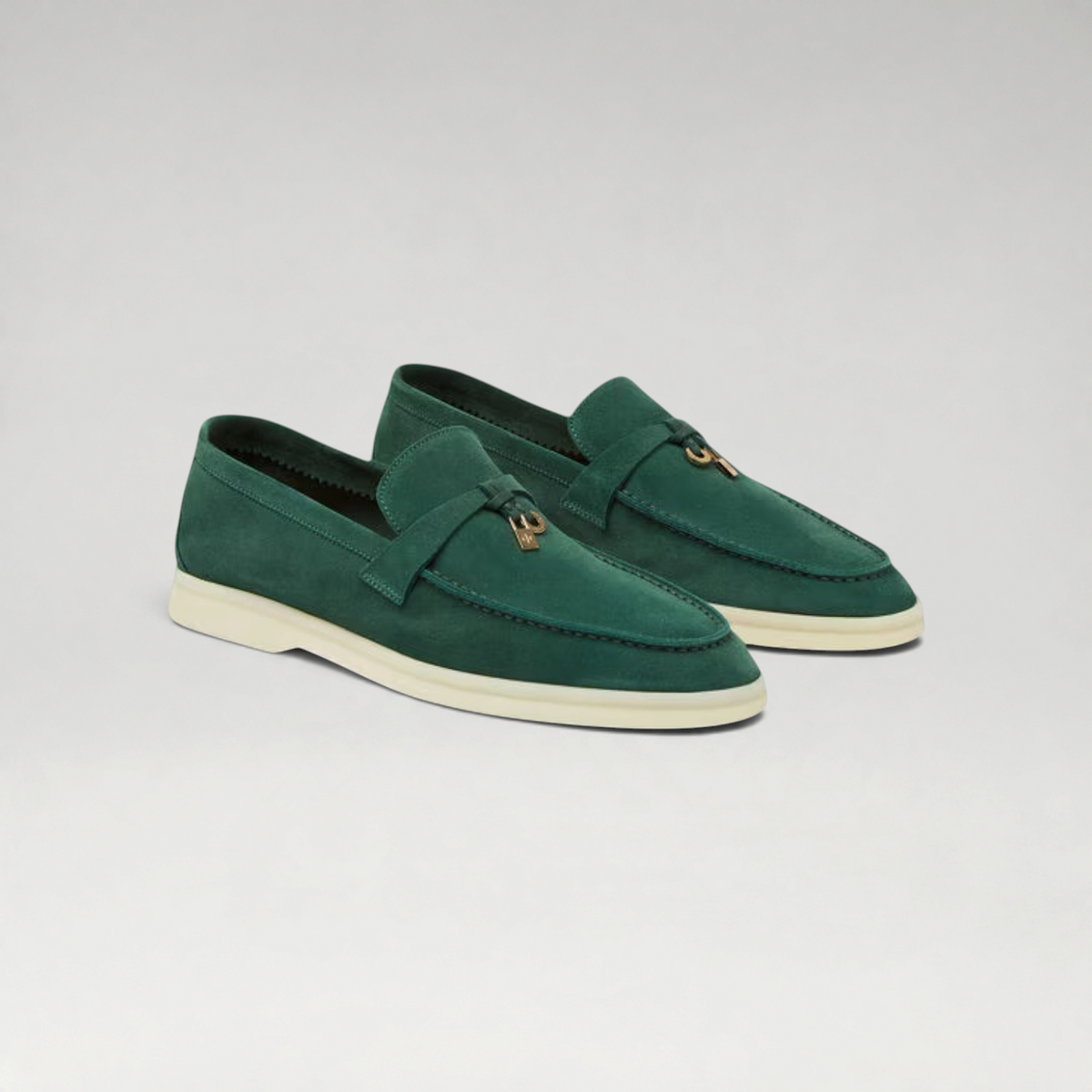 FBYMM Summer Walk loafers in groen suède met My Charms-details en een witte rubberen zool voor een sportieve look.