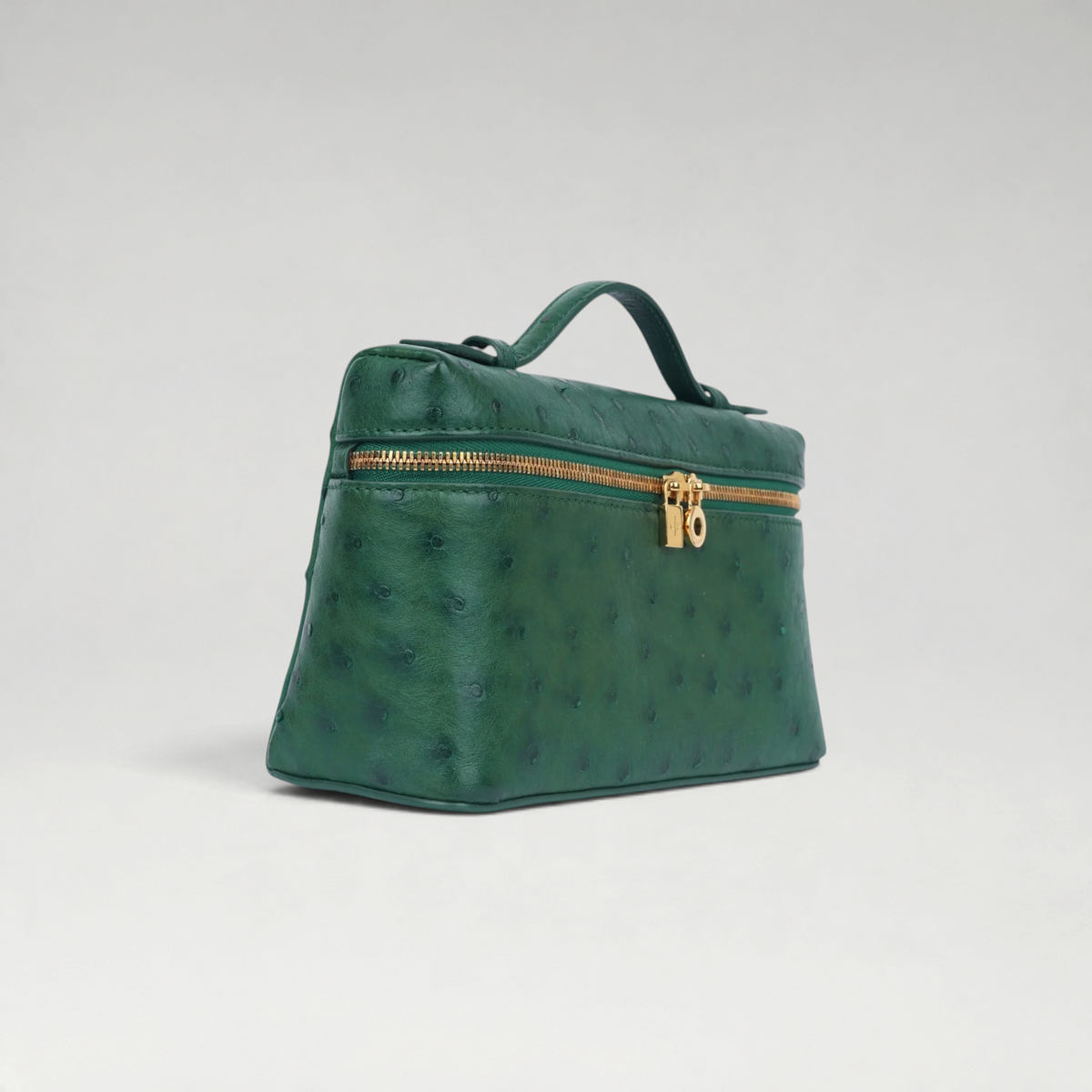 FBYMM L19 Extra Pocket tas in bosgroen struisvogelleer met goudkleurige hardware en ritssluiting