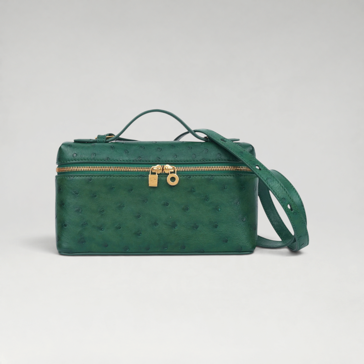 FBYMM L19 Extra Pocket tas in bosgroen struisvogelleer met goudkleurige hardware en afneembare schouderriem.