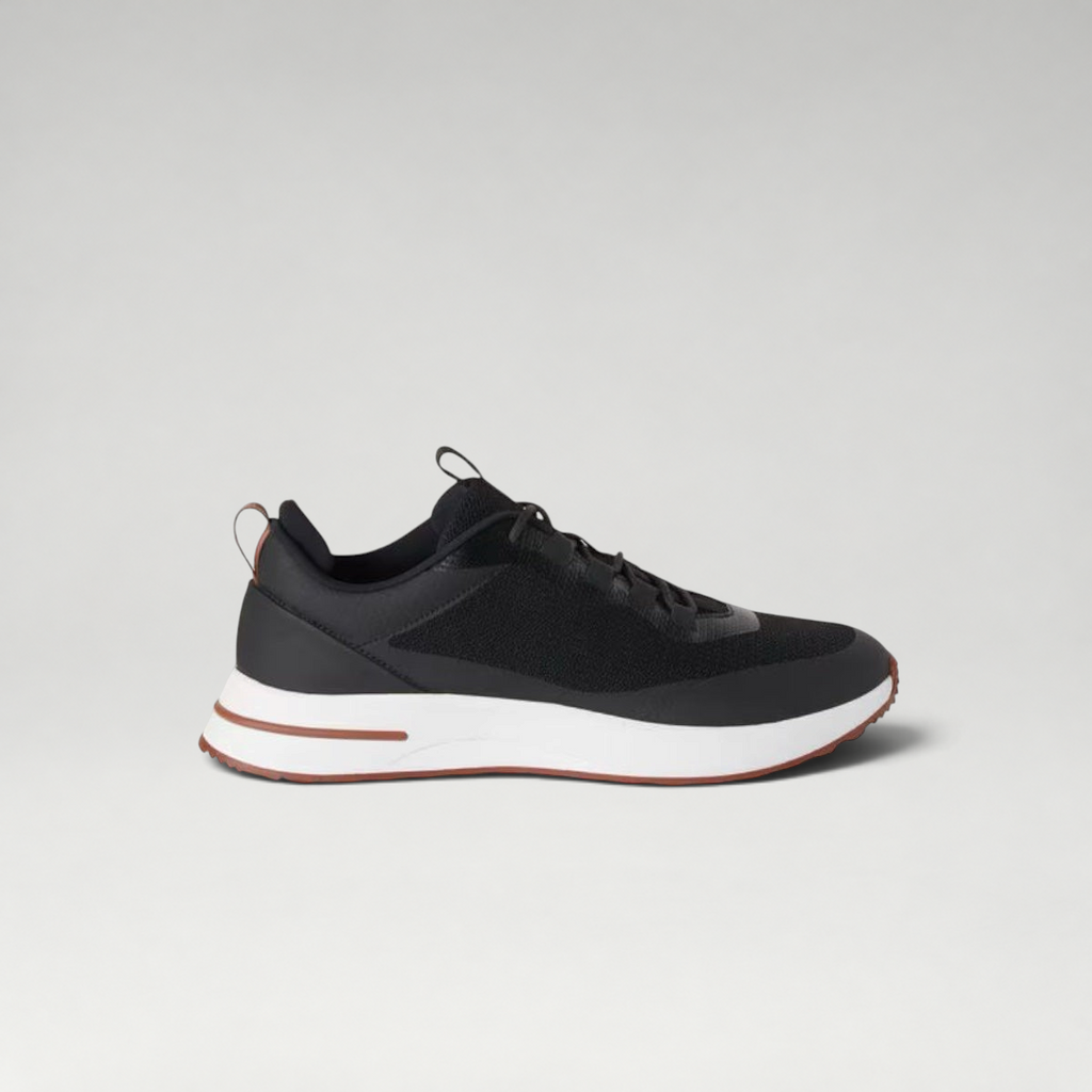 FBYMM Weekend Walk Tech zwarte sneakers van polyamide met vetersluiting, witte zool en bruine accenten.