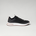 FBYMM Weekend Walk Tech zwarte sneakers van polyamide met vetersluiting, witte zool en bruine accenten.