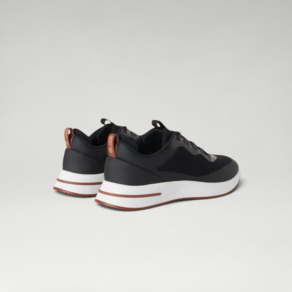 FBYMM Weekend Walk Tech zwarte sneakers van technisch breisel met witte zool en bruine leren details