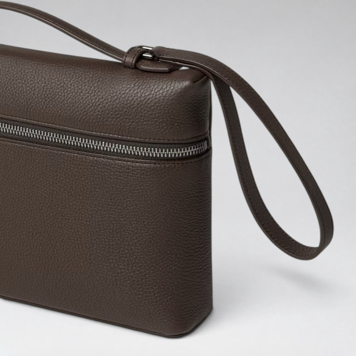L29 Extra Pouch Men Dark Chocolate