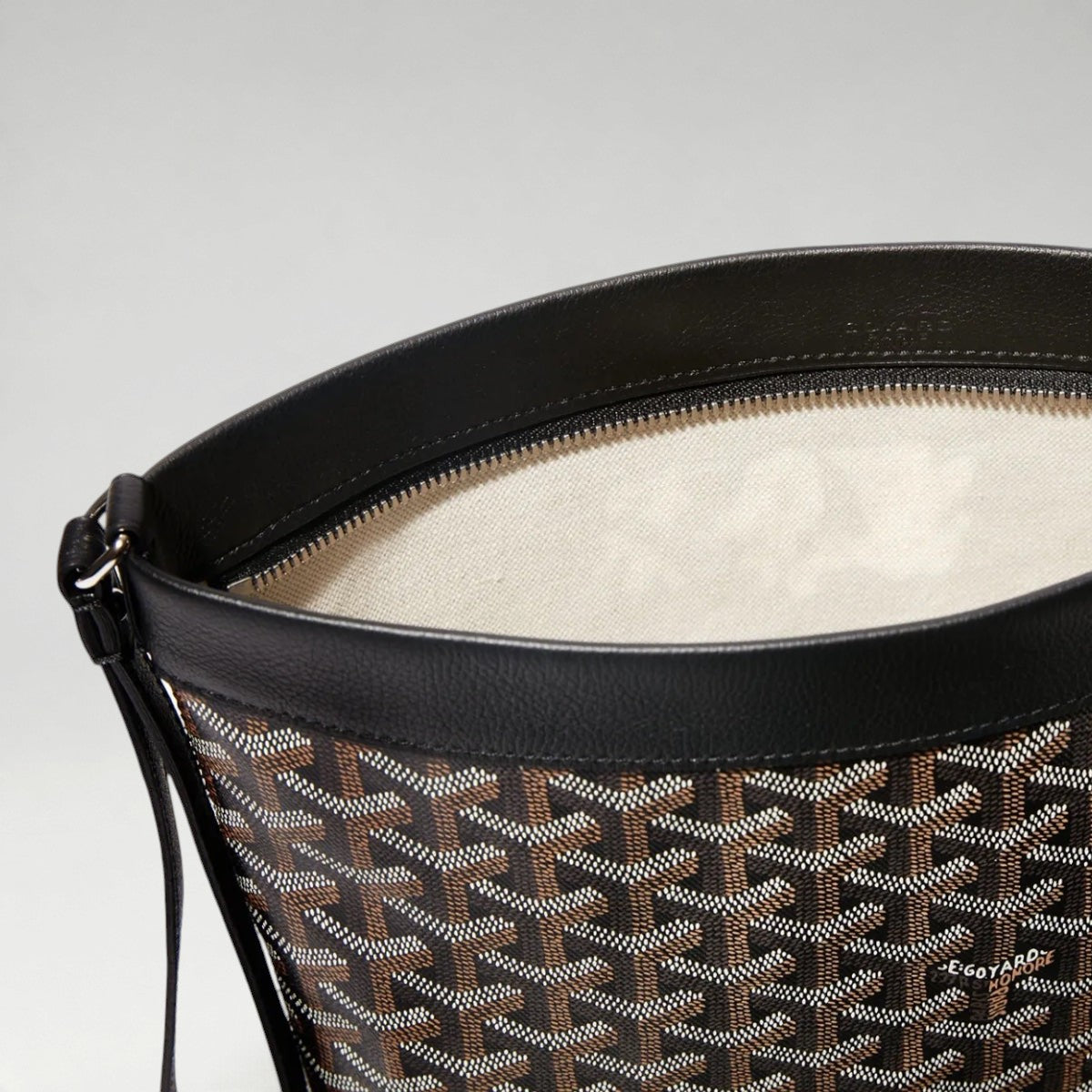 Conti Pouch Black