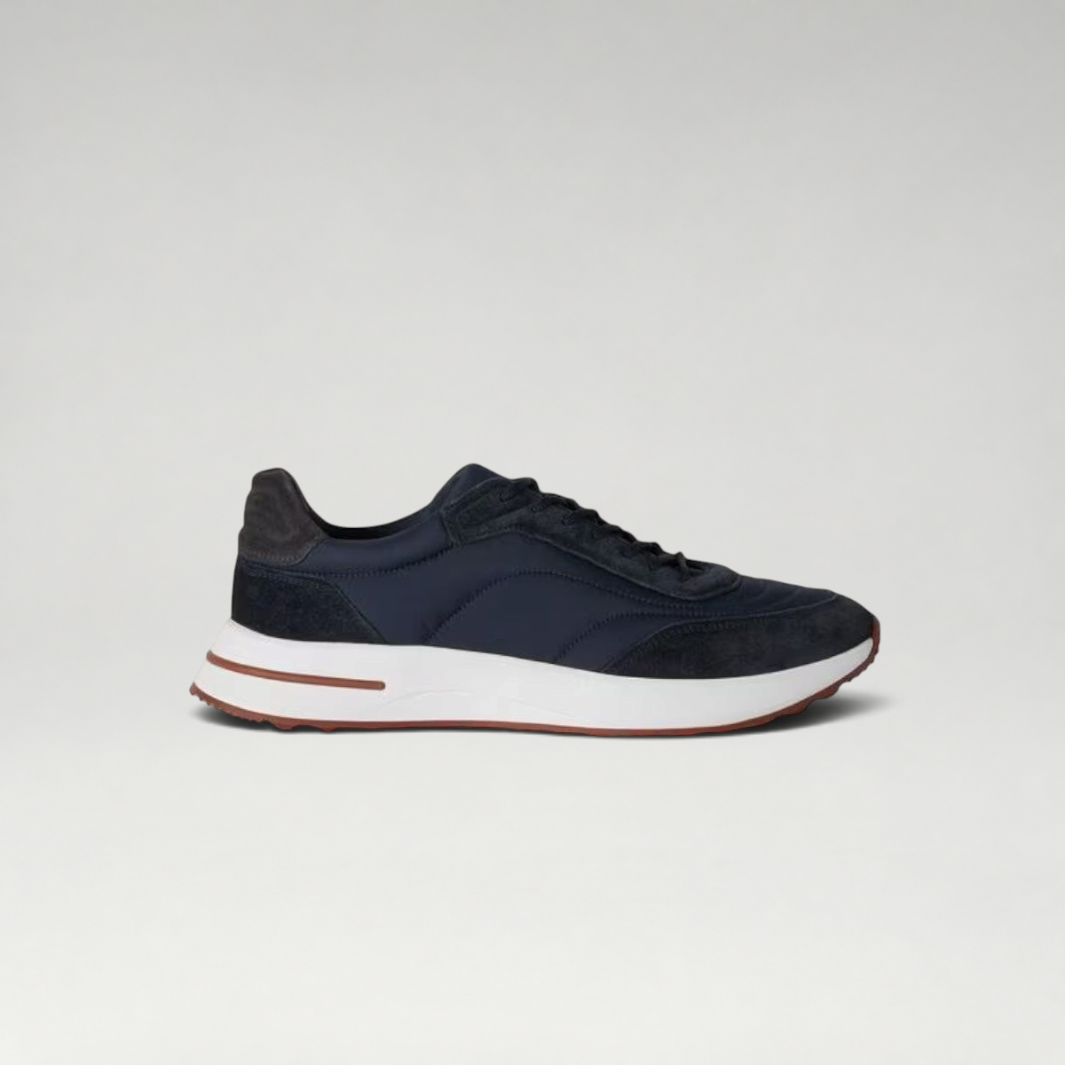 FBYMM Weekend Walk navy sneakers van microvezel en suède met waterdichte Storm System-behandeling en rubberen zool.