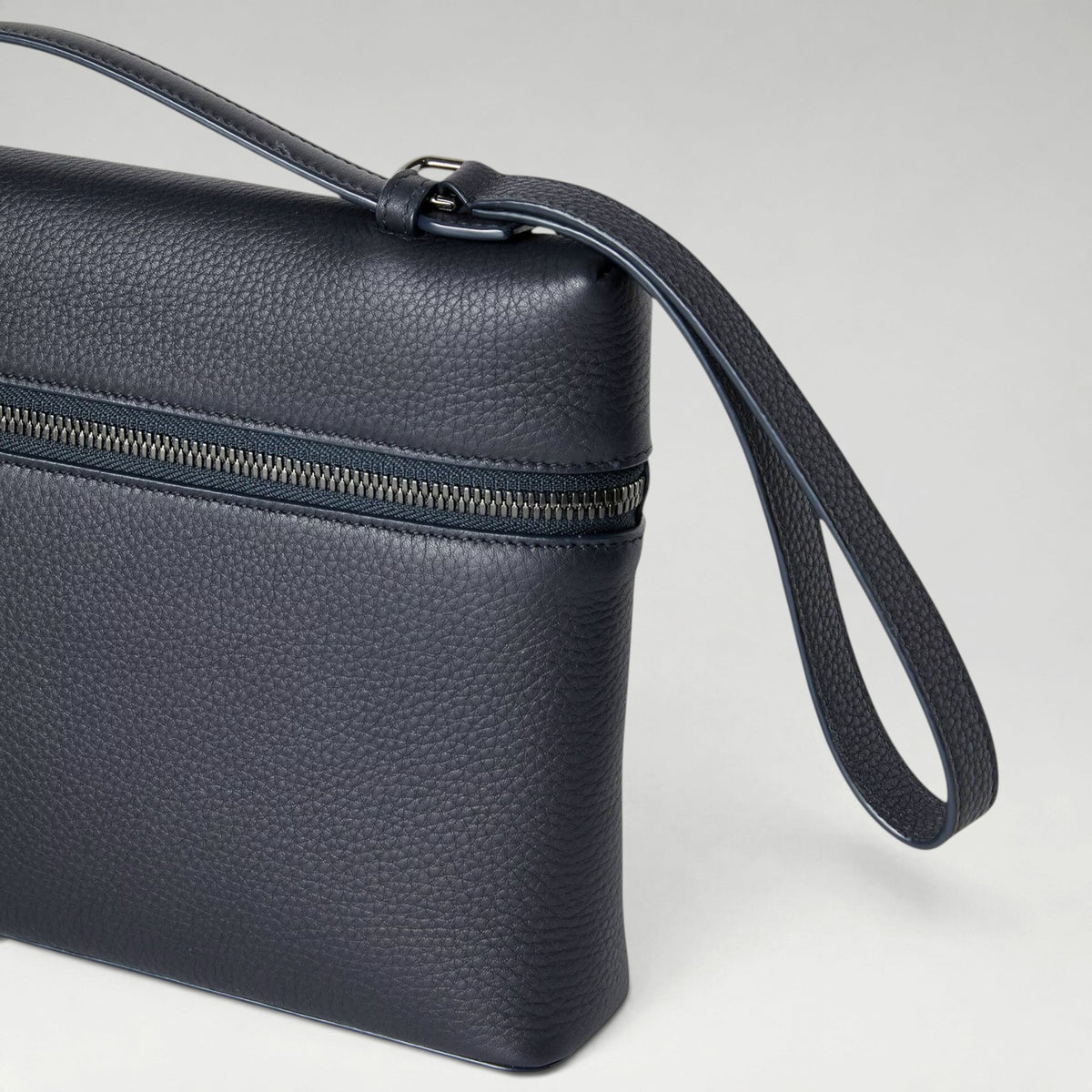 L29 Extra Pouch Men Navy